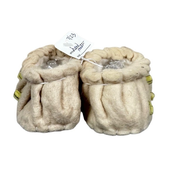 HANDMADE 100% Wool Floral Pique Baby Bootie Slippers - Picture 4 of 8